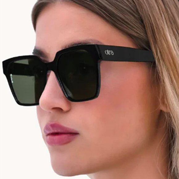 New Otra - ZAMORA Squared Classic Sunglasses in Black w/ Dark Green Lenses, Case - Picture 1 of 9